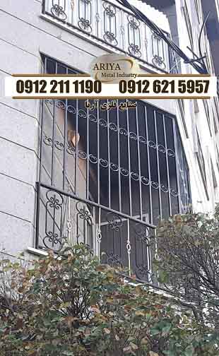 حفاظ پنجره فرفورژه گلدار - حفاظ بالکن - ساخت و نصب نرده آهنی پنجره در تهران - صنایع فلزی آریا